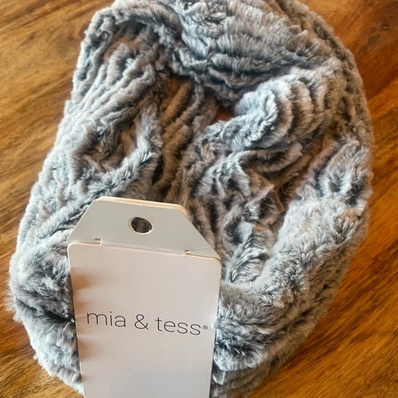 Mia & Tess wrap around neck scarf - Picture 12 of 12